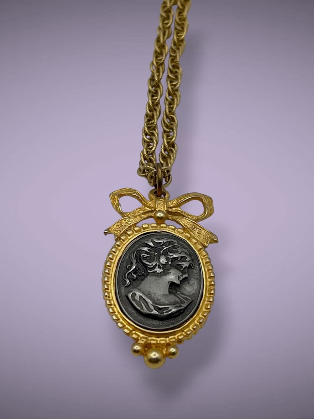 Vintage 1928 Jewelry Co Gold Tone Cameo Bow Pendant Necklace